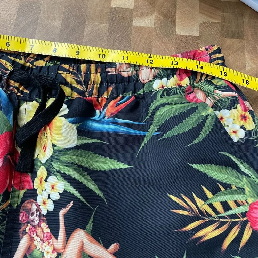 LRG Lifted Research Group Mens M Pin Up Girl Skull Floral Print Board Short READ
